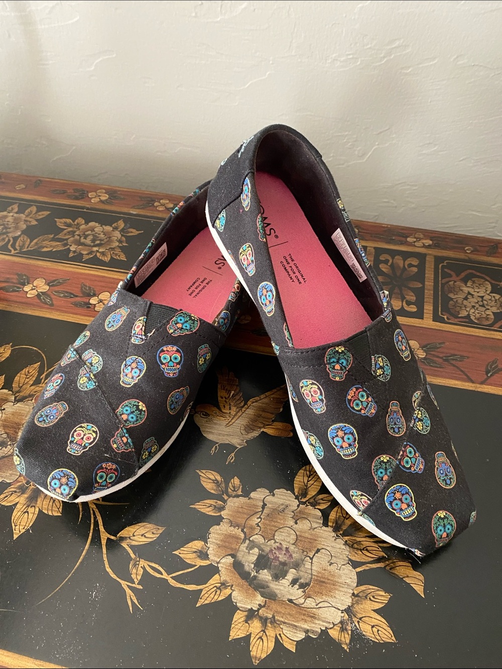 Toms Day of the Dead Black Slip-On Flats with Multicolor Sugar Skull Print